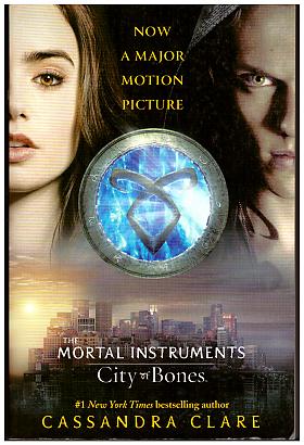 Cassandra Clareová – The Mortal Instruments 1: City of Bones